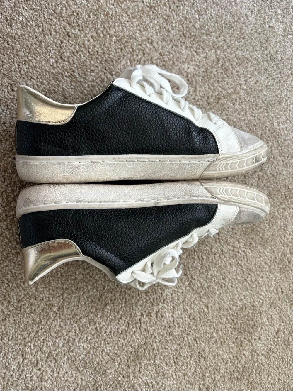 Vintage Havana Low Top Lace Up Star Sneakers Size 7 White Black Gold Grunge